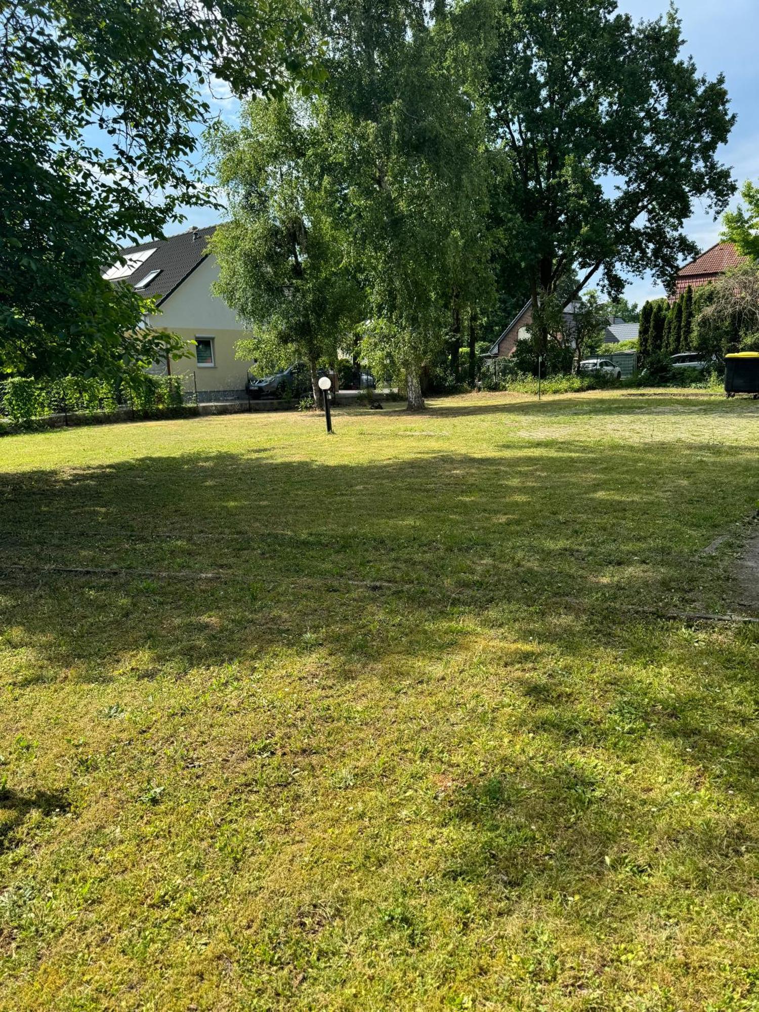 Fc-Apartmenthaus Falkensee Mit Grossem Garten Und Pkw Stellflaechen Exterior photo
