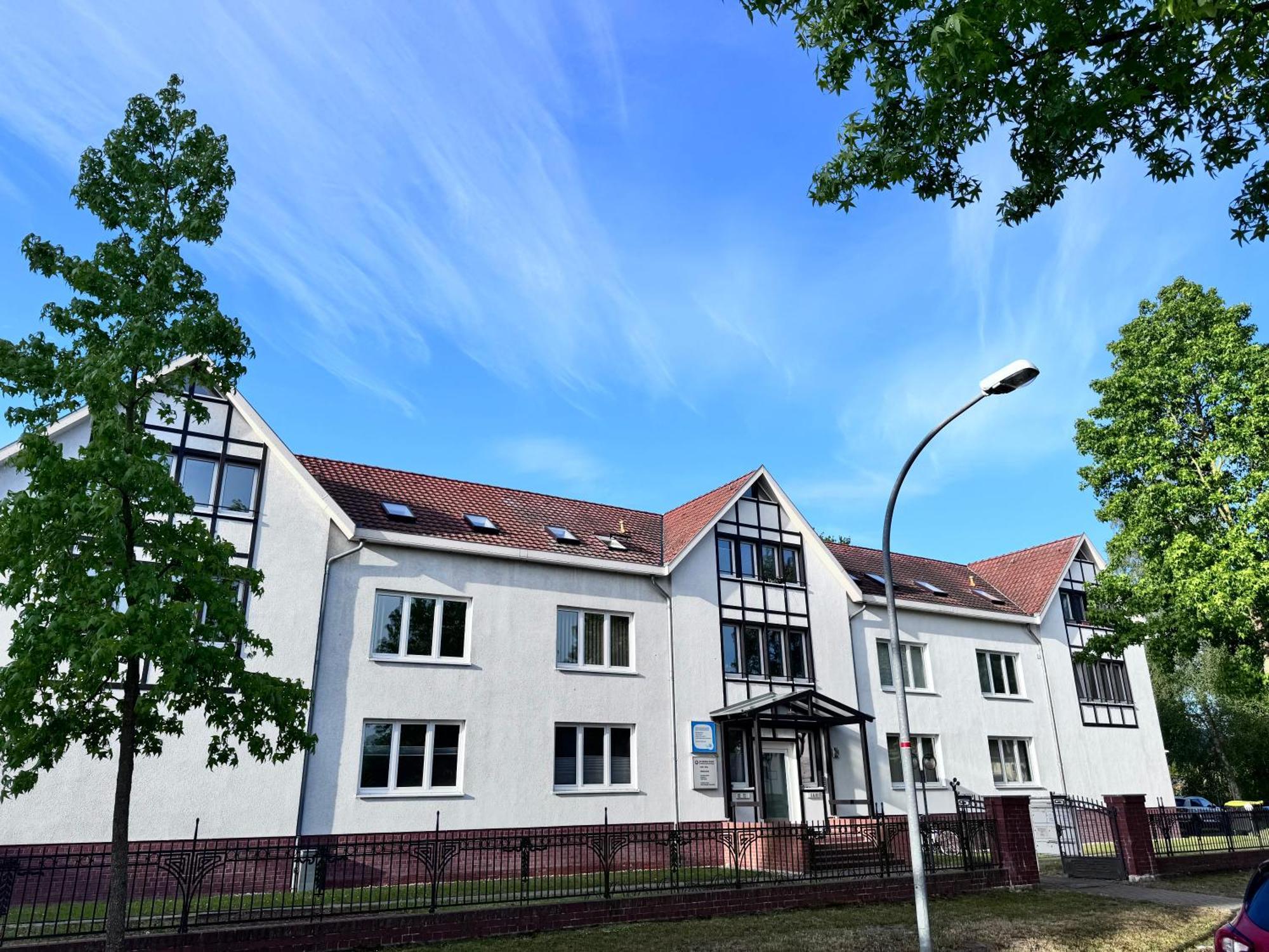 Fc-Apartmenthaus Falkensee Mit Grossem Garten Und Pkw Stellflaechen Exterior photo